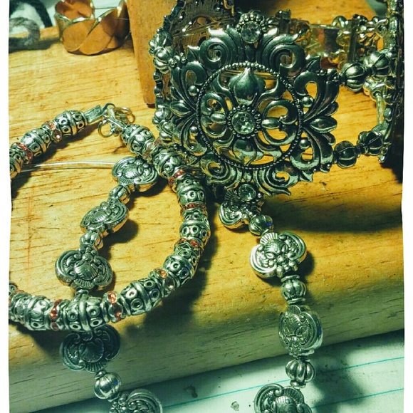 Bracelets - Picture 2 of 7